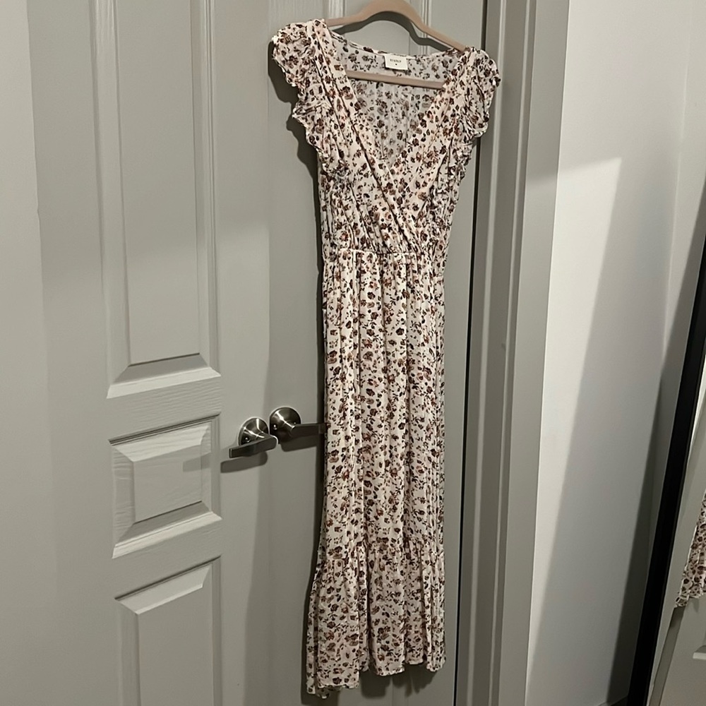 Long floral dress with short sleeves